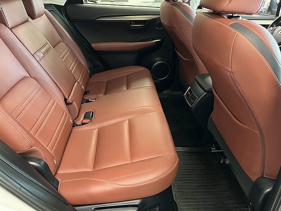 Lexus NX300h 9 of 21