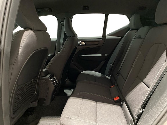 Volvo XC40 6 of 14