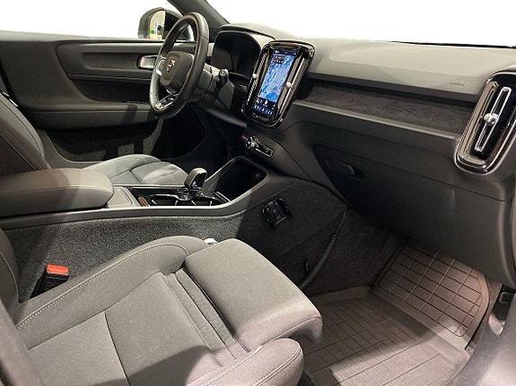 Volvo XC40 4 of 14