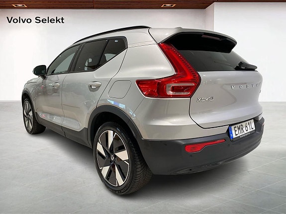 Volvo XC40 2 of 14