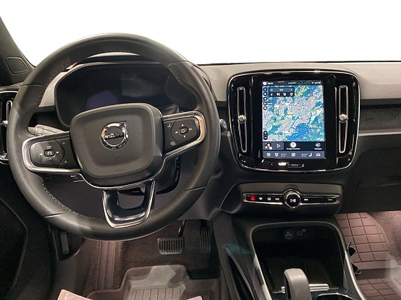 Volvo XC40 5 of 14