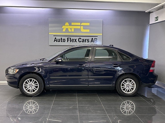 Volvo S40 2 of 16