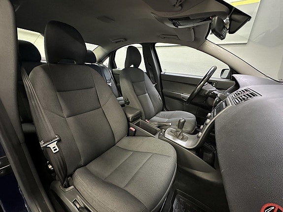 Volvo S40 8 of 16