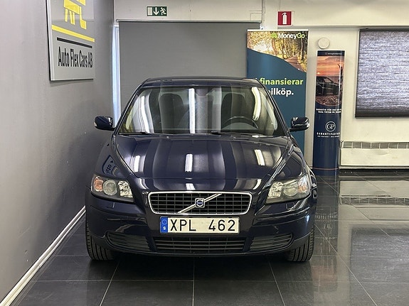 Volvo S40 3 of 16