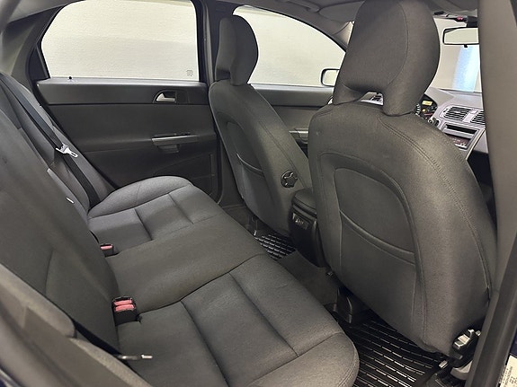 Volvo S40 12 of 16