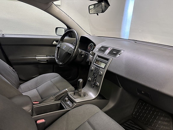 Volvo S40 10 of 16