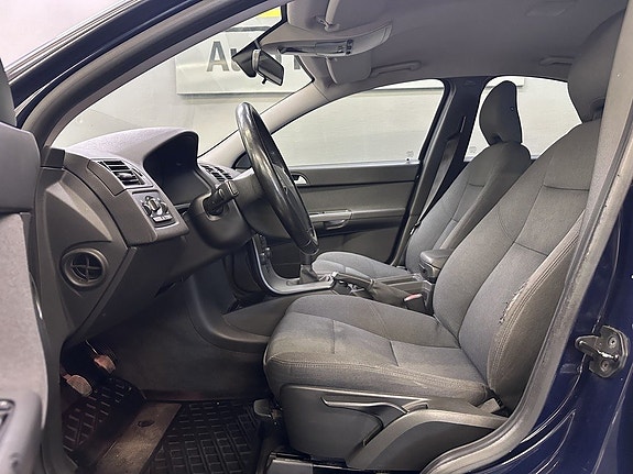 Volvo S40 7 of 16
