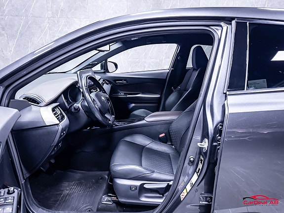 Toyota C-HR 10 of 30
