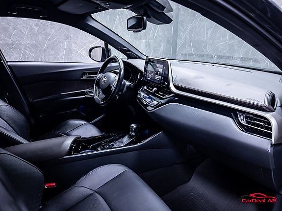 Toyota C-HR 14 of 30
