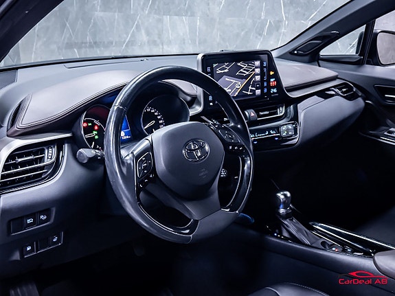 Toyota C-HR 12 of 30