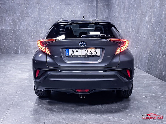 Toyota C-HR 6 of 30