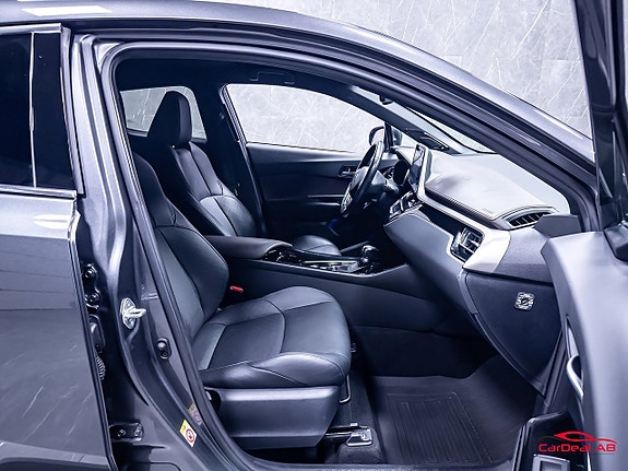 Toyota C-HR 15 of 30