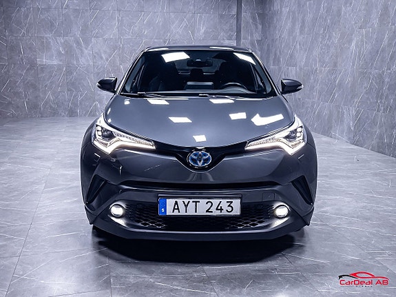 Toyota C-HR 2 of 30