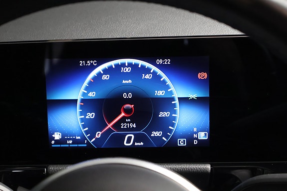 Mercedes-Benz GLA200 19 of 25