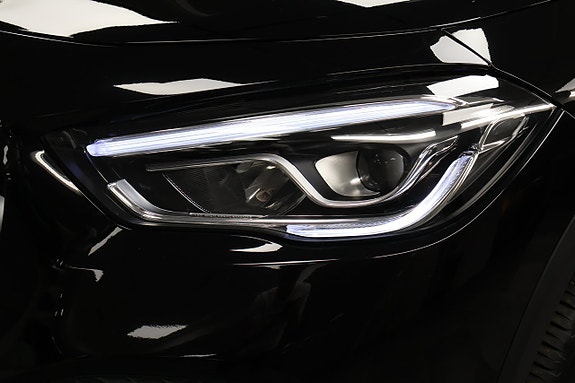 Mercedes-Benz GLA200 8 of 25