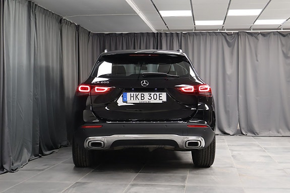Mercedes-Benz GLA200 4 of 25