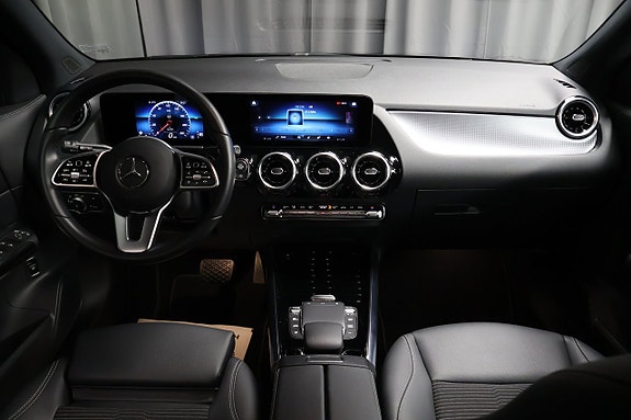 Mercedes-Benz GLA200 14 of 25
