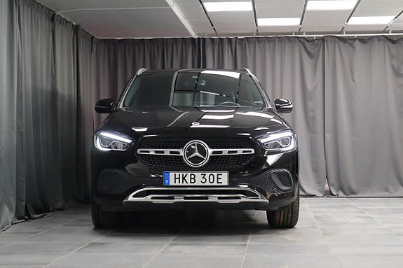 Mercedes-Benz GLA200 3 of 25