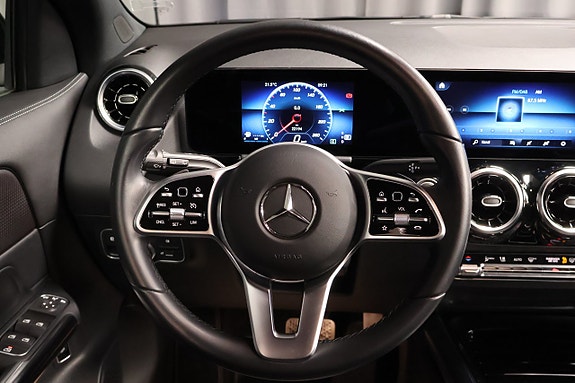 Mercedes-Benz GLA200 16 of 25