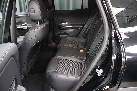 Mercedes-Benz GLA200 12 of 25