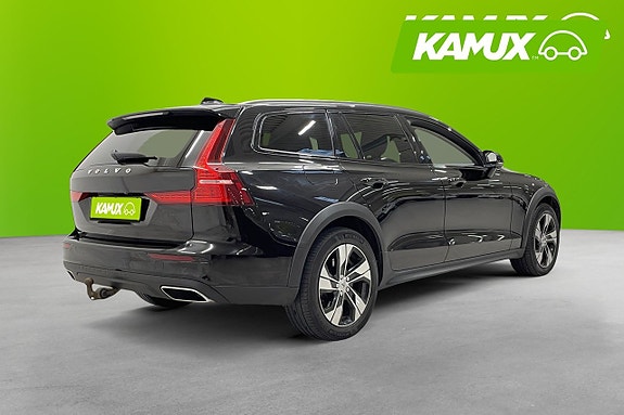 Volvo V60 Cross Country 4 of 23