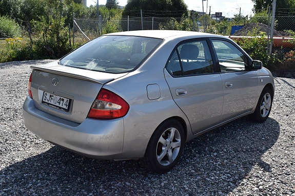Toyota Prius 3 of 15
