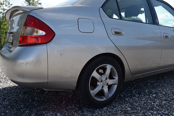 Toyota Prius 11 of 15