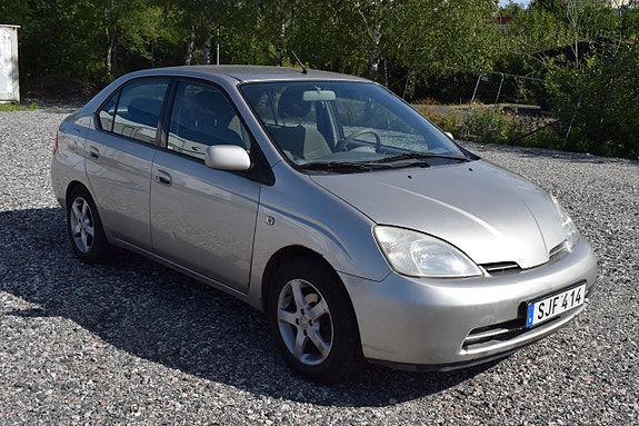 Toyota Prius 2 of 15