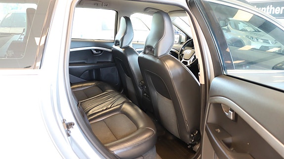 Volvo V70 11 of 14