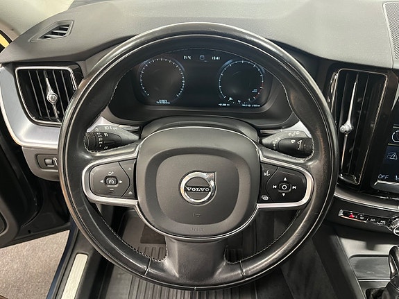 Volvo XC60 16 of 23