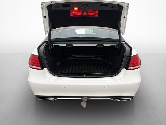 Mercedes-Benz E220 24 of 25