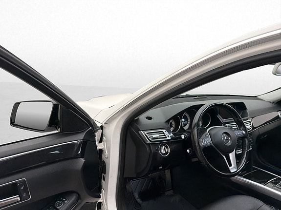 Mercedes-Benz E220 8 of 25