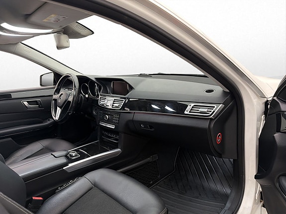 Mercedes-Benz E220 12 of 25