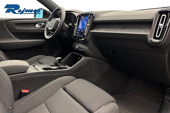 Volvo EX40 6 of 22