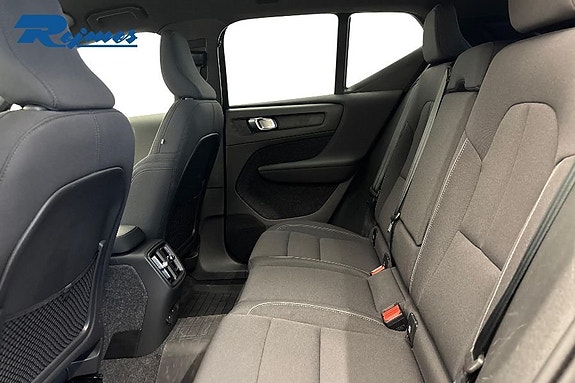 Volvo EX40 8 of 22