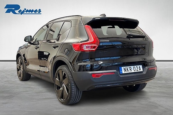 Volvo EX40 3 of 22