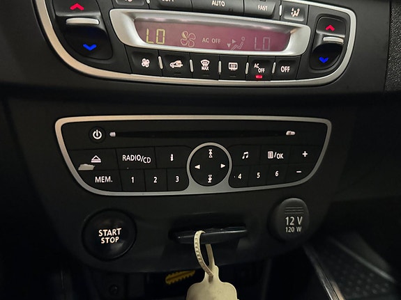 Renault Megane 12 of 15