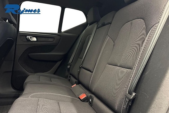 Volvo EX40 7 of 23
