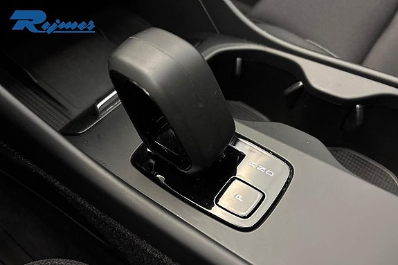Volvo EX40 17 of 23