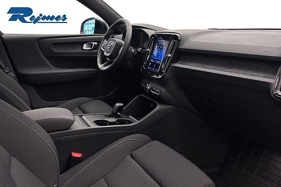 Volvo EX40 6 of 23