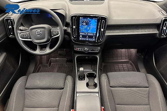 Volvo EX40 8 of 23