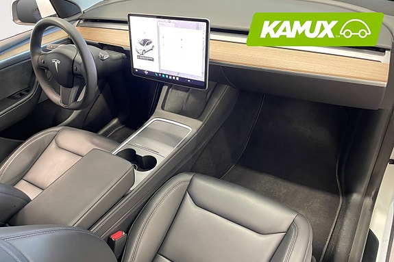Tesla Model Y 13 of 18