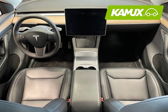 Tesla Model Y 12 of 18