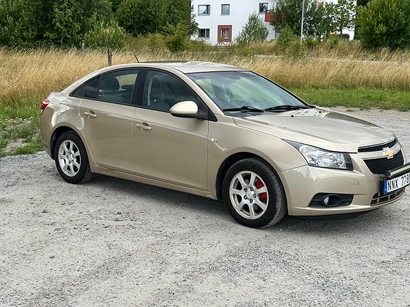 Chevrolet Cruze 3 of 9