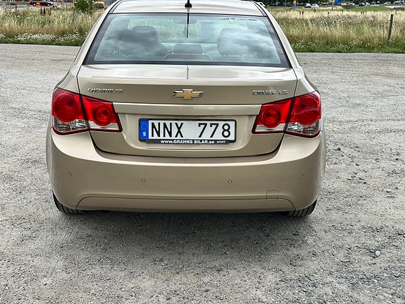 Chevrolet Cruze 4 of 9