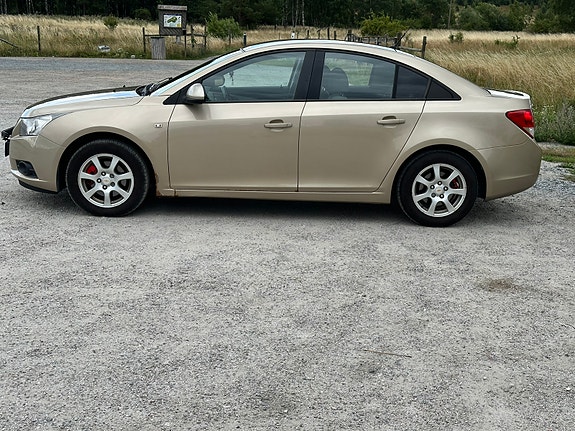 Chevrolet Cruze 7 of 9