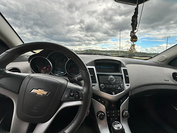 Chevrolet Cruze 5 of 9