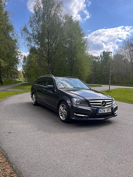 Mercedes-Benz C220 2 of 5