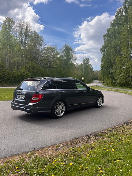 Mercedes-Benz C220 4 of 5