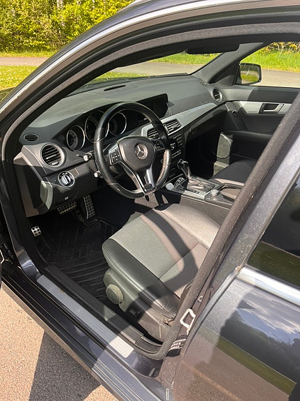 Mercedes-Benz C220 5 of 5